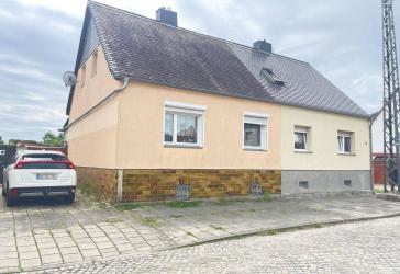 Eine Doppelhaushälfte wartet auf neue Bewohner
