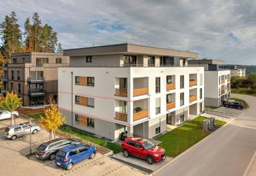 Einmalige Gelegenheit! Es steht eine moderne und großzügig geschnittene 3-Zimmer-Wohnung im 1. OG in der beliebten Waldsiedlung in Calw-W zum verkauf