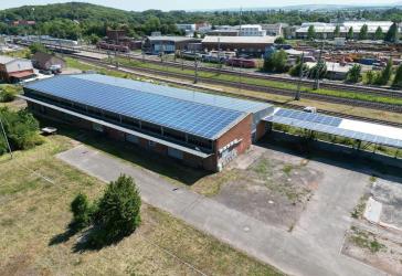 1500 m² Halle mit Außenflächen am Bahnhof zu vermieten!