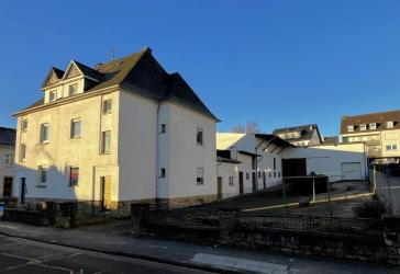 Doppelhaushälfte mit großer Scheune und Stallung in sehr guter Innenstadtlage von Bitburg
