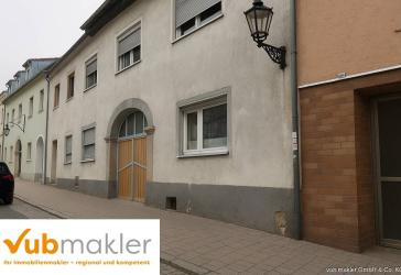 REDUZIERT!! Reihenmittelhaus mit Potential im Zentrum von Bärnau
