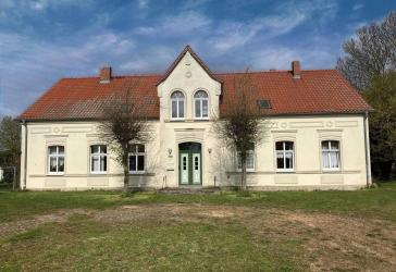 Wohnhaus mit 3 WE - Vier-Seiten-Hof