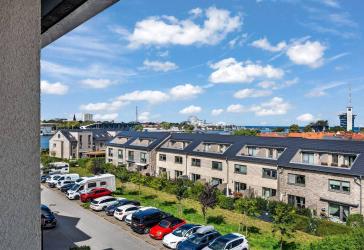 Maritimes Wohnen in Hohe Düne - Großzügige 4-Zimmer-Dachgeschosswohnung, nur wenige Schritte vom Seekanal entfernt, bezugsfrei