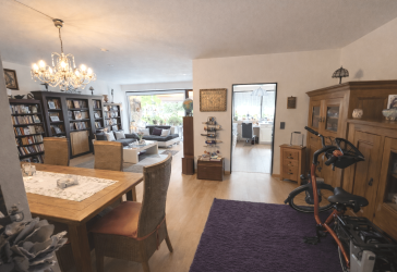 Großzügige 4-Zimmer Wohnung mit Balkon - direkt am See (Wg 2)