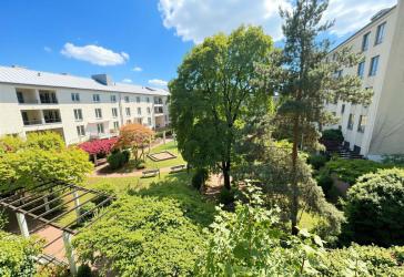 Zuhause mit Charakter: außergewöhnlicher Grundriss, warme Atmosphäre & Balkon zum grünen Innenhof