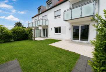 *Familientraum* Tolle 4 Zi.-EG-Whg. mit 2 Terr. u. herrl. Garten u. 2x TG, Hallbergmoos (S8)