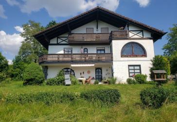 MEHRGENERATIONEN in ruhiger Siedlungslage - 3 Wohneinheiten