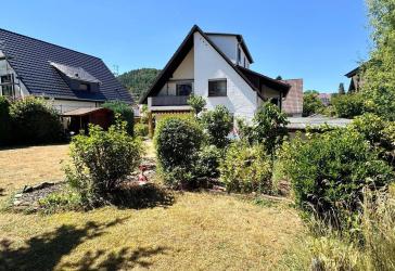 Kaiserslautern-Hohenecken - Gepflegtes freistehendes Zweifamilienhaus mit Garage und schönem Garten