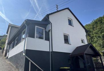 Modernisiertes Einfamilienhaus mit 1.025 m² Grundstück, Wintergarten & großem Garten