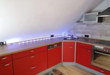 Frisch renovierte, sonnige Eigentumswohnung im Dachgeschoss mit Balkon, Gartenanteil und Garage in Sulzbach-Rosenberg!