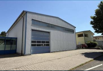 Moderne und zweckmäßige Gewerbehalle mit angebautem hochwertigen Wohnhaus! **provisionsfrei**