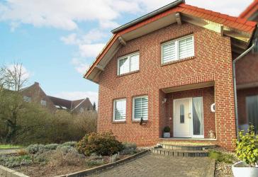 Heinsberg: Doppelhaushälfte mit Garage und großem Garten in familienfreundlicher Lage!