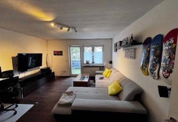 Helle 2-Zimmer-Wohnung mit Balkon in gepflegtem Mehrfamilienhaus
