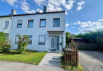 Ein Haus - viele Optionen: Reihenendhaus mit 3 Wohneinheiten in begehrter Lage von Erding