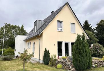 Ein Zuhause, das Geborgenheit schenkt - 2009 saniertes Einfamilienhaus auf über 1.200 m² für Ihre Familie