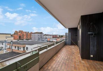 Lichtdurchfluteter Wohntraum im Dreiländereck - Modernisiertes Dachgeschoss mit Riesenbalkon