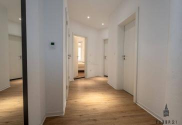 Rarität in S-West: Leerstehende und sanierte 5-Zi.- Altbauwohnung + Stellplatz - 6,4 % Sollrendite