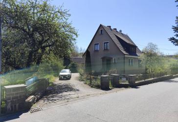 Einfamilienhaus mit großem Grundstück, Brunnen und Teich in Neukirch/Lausitz