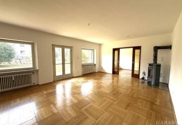 Schöner Wohnen mit sonnniger Terrasse und großem Garten!