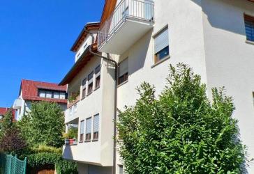 Mehrgenerationenhaus mit Gewerbebereich, Garage und Garten