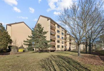 Provisionsfrei - Helle, sanierte 3-Zimmer-Wohnung mit Aufzug, Balkon und Weitblick