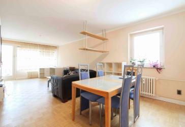 Renovierungsbedürftige 2 - Zimmer Wohnung mit Loggia