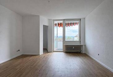 Lieber Schlüssel statt Miete. 1 großes Zimmer plus Küche, Bad und Balkon. 33 m² nur für Dich.