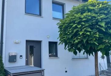 Einziehen & wohlfühlen – kernsaniertes Reihenhaus (145 m²) mit Garten & Garage in Landshut-West