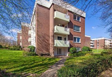 Geräumige Etagenwohnung mit Loggia und Carport-Stellplatz