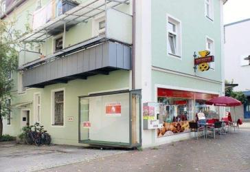 Großer Schaukasten zentral in Kolbermoor