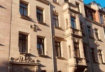 Großzügig leben in historischen Sandsteinmauern