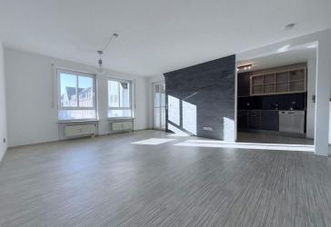 Bezugsfreie 3-Zimmer-Wohnung mit Loggia, Einbauküche, TG & Keller in Roth
