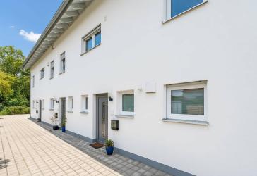 Neubau von 2023 - Reihenendhaus mit Einzelgarage und Stellplatz - PV und Speicher - TOP-Modern !