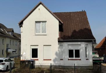 Achtung !!!!!! Zweifamilienhaus, modernisiert mit neuer Heizung