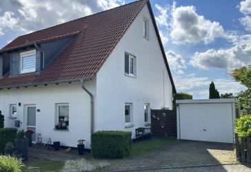 Doppelhaushälfte in Gr. Flöthe - Feldrandlage - vermietet, gepflegt und mit Entwicklungsperspektive