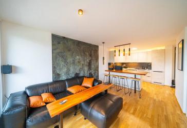 Stilvolle 2-Zimmer-Wohnung mit hochwertiger Einbauküche und Balkon
