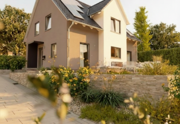Strahlend und lauschig - ein Traumhaus für die Familie
