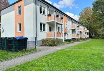 Herzlich Willkommen im frisch renovierten Zuhause mit einem TOP modernen Bad, Tapeten, Oberböden...