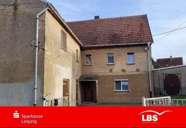 Wohnhaus auf großem Grundstück