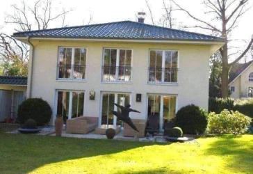 Ein perfektes Haus für ein anspruchsvolles Paar, südliche Stadtrandlage Berlins im sog. Goldstaubviertel, ruhige Wohnlage nahe Zehlendorfer Damm