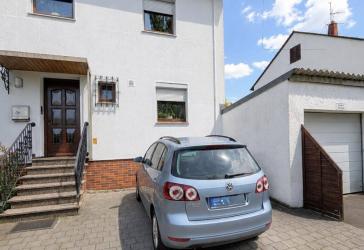 Viel Platz für die Familie: Reihenendhaus mit Garten, Sauna & Garage in Ostfildern