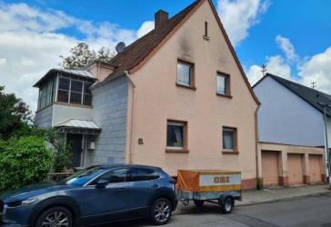 Großes gepflegtes Einfamilienhaus mit 3 Garagen