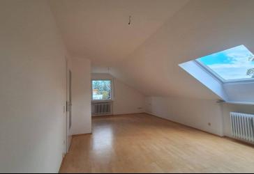 Schöne helle 1,5 Zimmer DG-Wohnung in ruhiger TOP-Lage