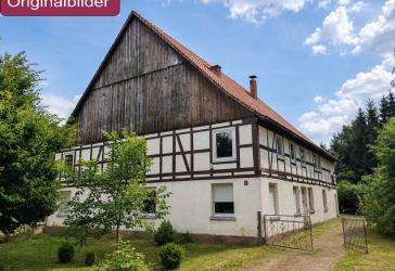Zwangsversteigerung: Charmantes Fachwerkhaus mit ca. 350 m² Wohnfläche in ruhiger Dorflage
