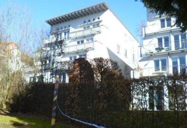 Moderne DG-Wohng. zu 60 qm, Balkon, 2 Zim., Keller + Stellplatz in ruhiger Lage von Arnsberg!