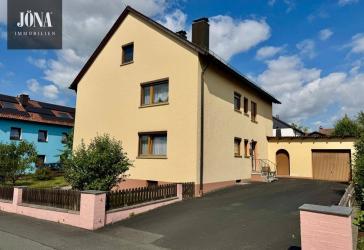 Charmantes Zweifamilienhaus mit 810 m² Grundstück und großem Entwicklungspotenzial