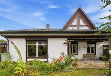 Einfamilienhaus mit Einliegerwohnung und Garten in ruhiger Wohnlage