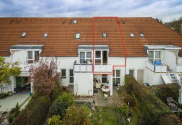 +++ individuelle DG-Maisonette mit separatem Zugang - S-Balkon mit Blick ins Grüne - renoviert - inkl. EBK & Kfz-Stpl...