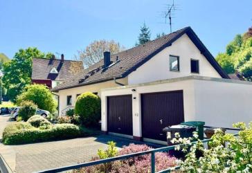 Sehr gepflegtes 3-Familienhaus mit tollem Grundstück - Eigennutzung und Rendite ideal kombiniert!