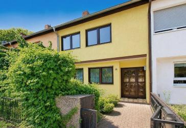 Familientraum mit Sonnenterrasse und großem Garten in ruhiger Lage